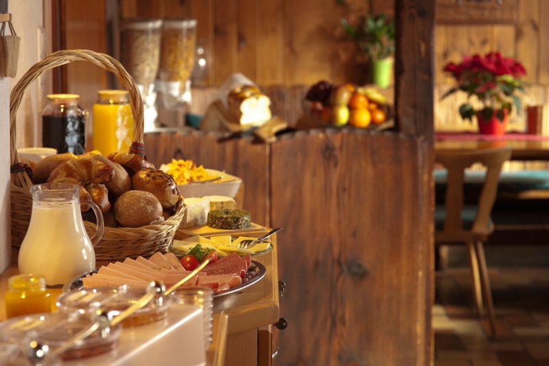 brasserie-BEUIL-min_breakfast_buffet_food_restaurant_meal_hotel_plate_fresh-718745